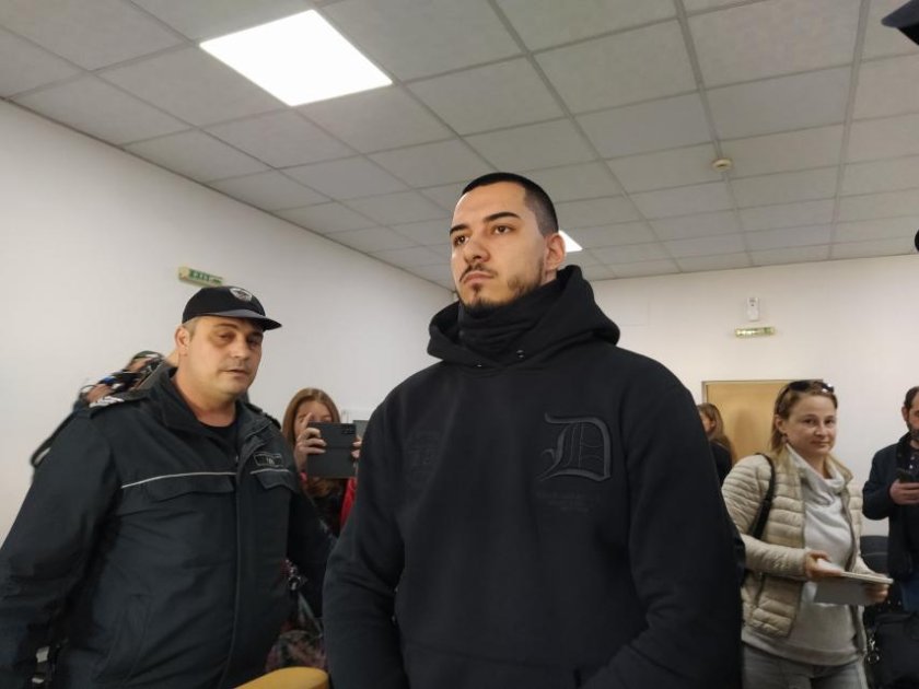 Пловдивски районен съд остави в ареста полицая за ловен да
