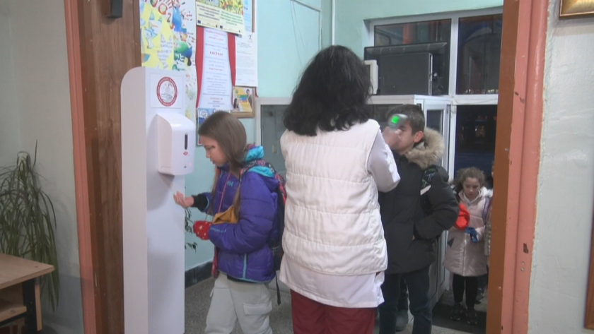 Последен присъствен ден в учебните заведения в Бургас, преди да