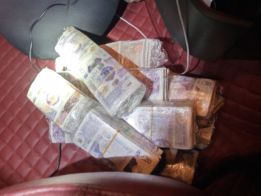 Недекларирана валута с левова равностойност в размер на 1 077