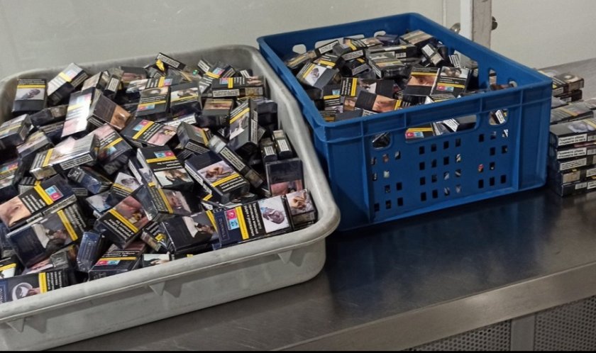 Задържаха близо 3000 кутии цигари в багажа на петима пътници на летище Варна