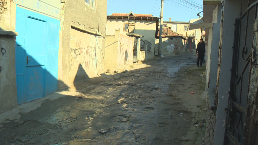 От няколко месеца отпадни води текат по улица Пробуда във