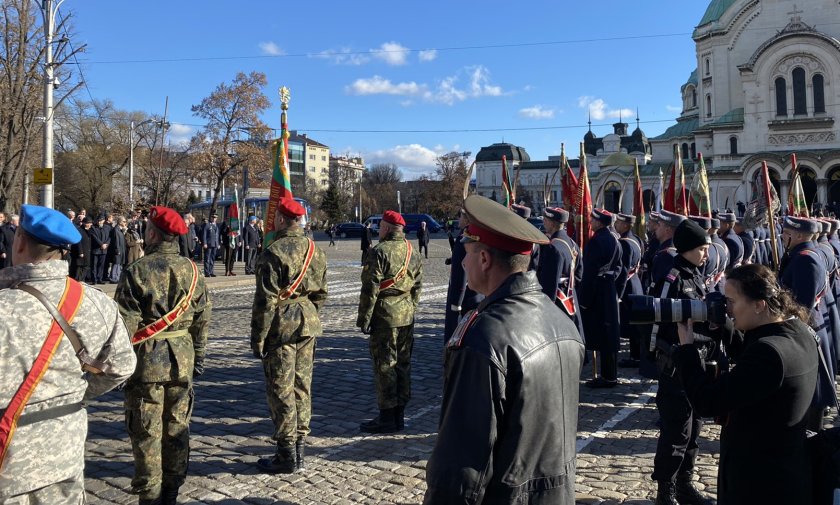 Тържествен водосвет на бойните знамена, флаговете и знамената-светини на Българската
