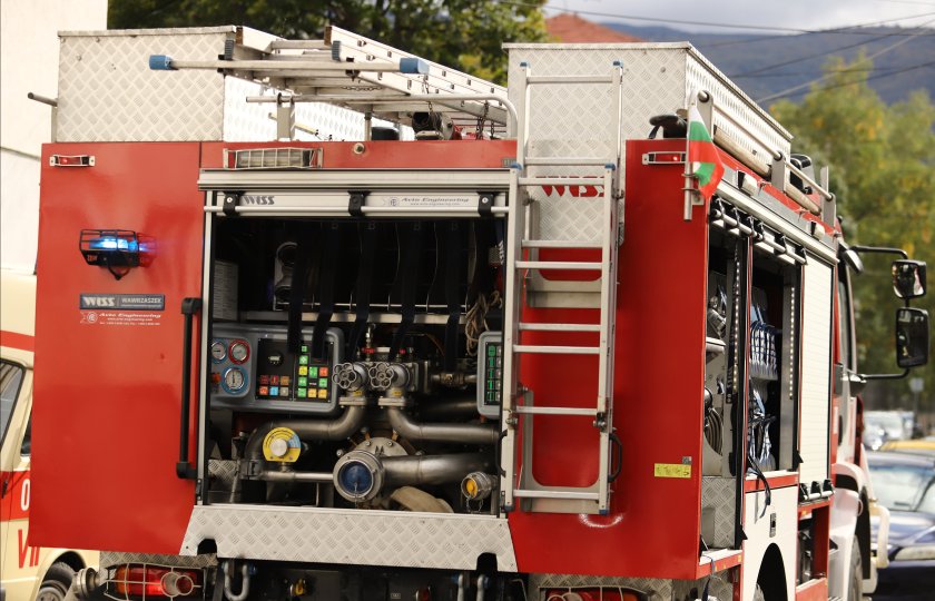 Пожар избухна днес следобед в апартамент на жилищна сграда в