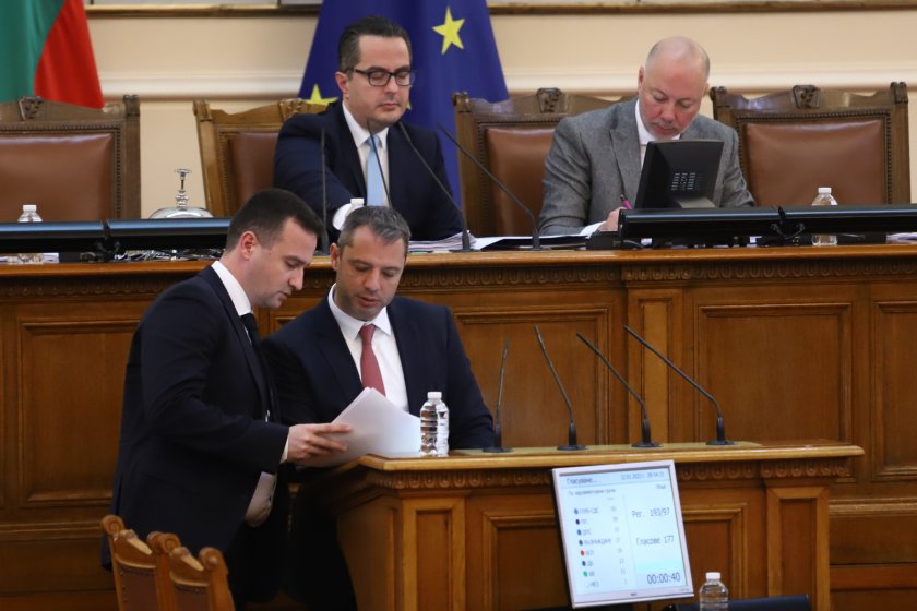 Скандали в парламента заради отпадналата отстъпка за горивата и новия механизъм за компенсации