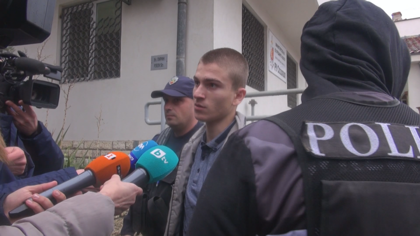 Повдигат две обвинения срещу шофьора, който блъсна пет коли и автобус и избяга от полицията в Бургас