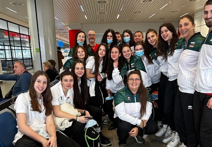Националният отбор на България по волейбол за жени под 17 години замина за Турция, където ще вземе участие в европейската квалификация от зона BVA.