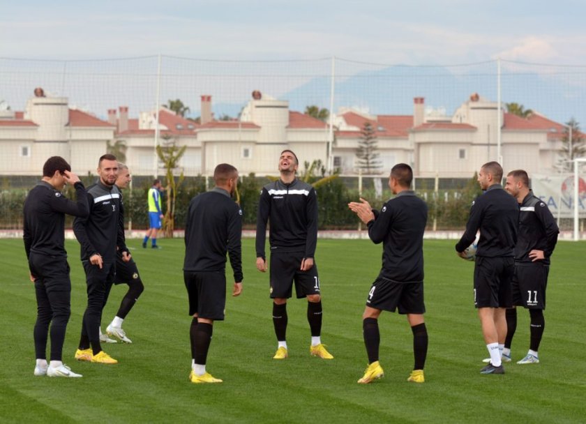 Възстановителна тренировка проведоха играчите на Славия след поражението с 1:2