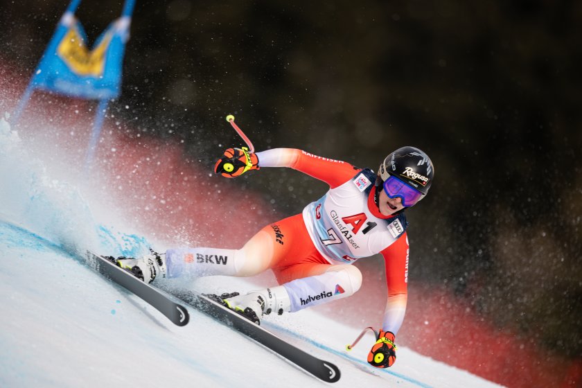 Лара Гут-Бехрами (Швейцария) спечели супергигантския слалом от Световната купа по ски алпийски дисциплини за жени в австрийския зимен център Санкт Антон.