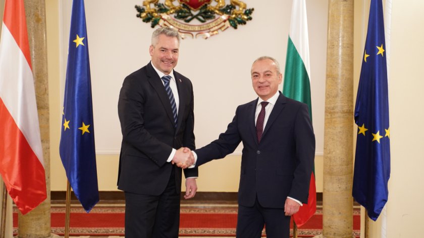 Премиерът Гълъб Донев разговаря с австрийския канцлер Карл Нехамер в