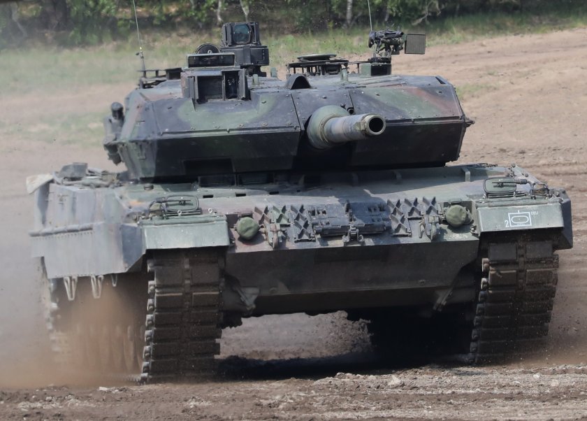 Германия потвърди, че ще изпрати 14 танка Леопард 2 на