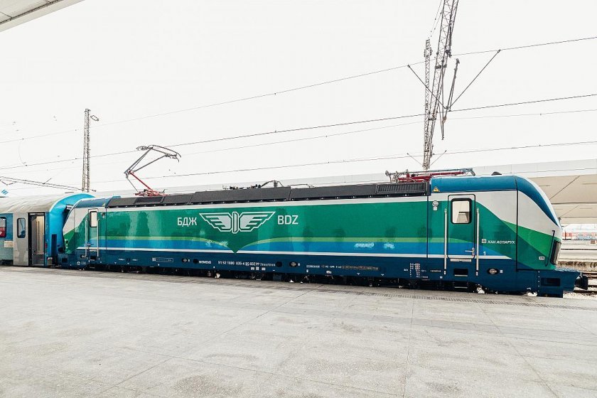 Нощният влак от София за Варна се движи с близо 8 часа закъснение