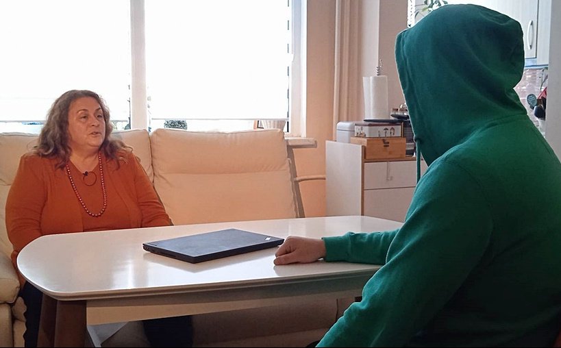 В "Следите остават": Колцентровете и фаталните последствия за българските младежи, които работят в тях