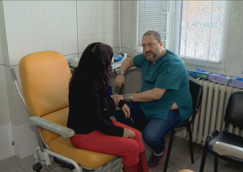 Пациенти пътуват стотици километри до София, когато се налага да
