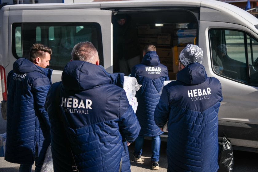 волейболният хебър община пазарджик изпратиха дарения пострадалите турция