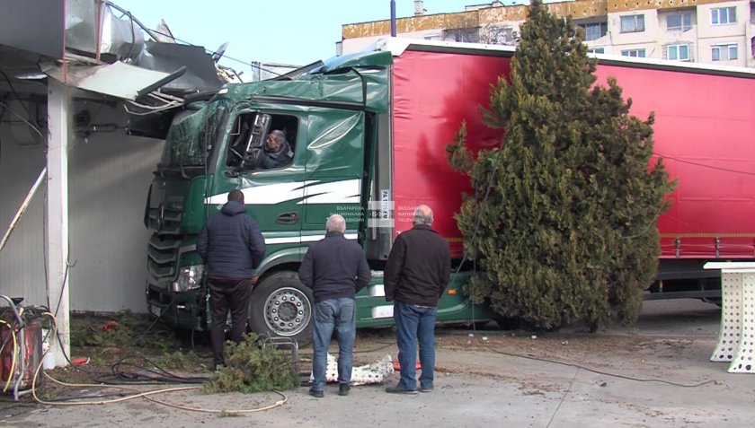 Тежък пътен инцидент в Пазарджик като по чудо се размина