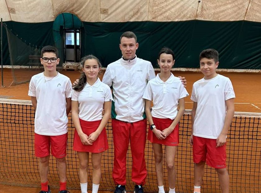 четири българчета лагер академията бившия тенисист янко типсаревич