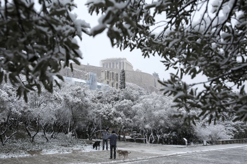 Усложнена е зимната обстановка в Гърция. Ледената вълна и проблемите
