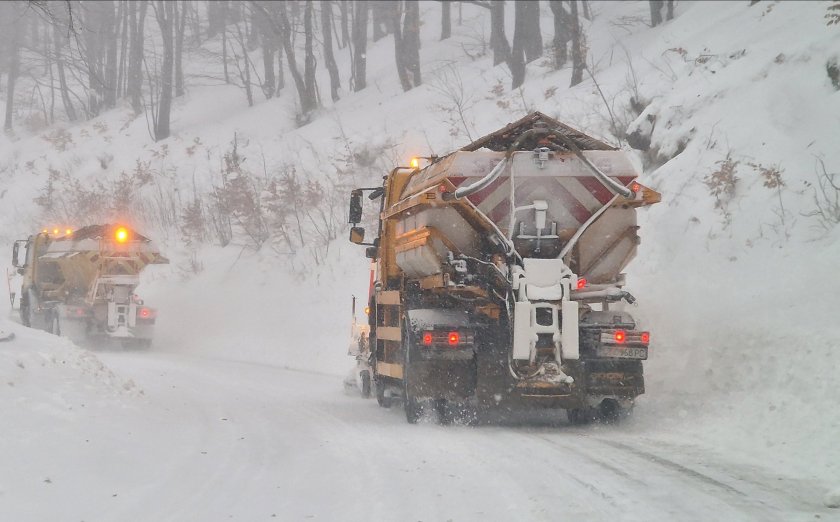 Валежната обстановка в страната продължава - най-внушителна е натрупаната снежна