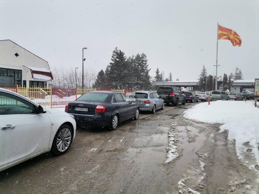 Освободени от ареста са тримата български граждани, които вчера бяха