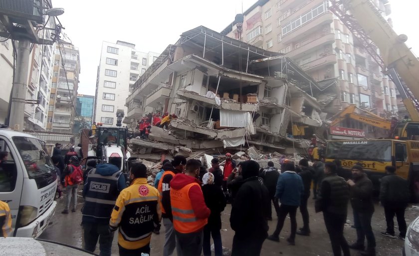 Силно земетресение от 7,8 по Рихтер разтърси Югоизточна Турция, близо