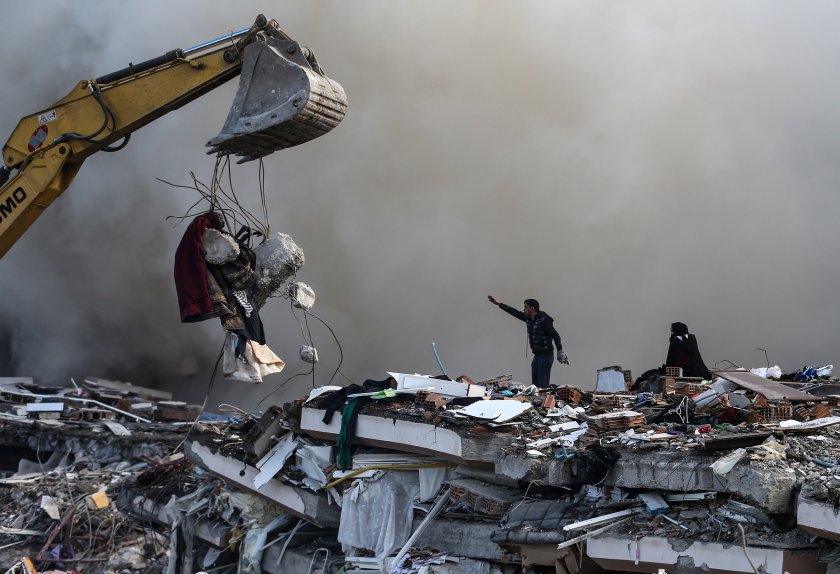Най-малко 8100 души са загиналите при унищожителните земетресения в Турция
