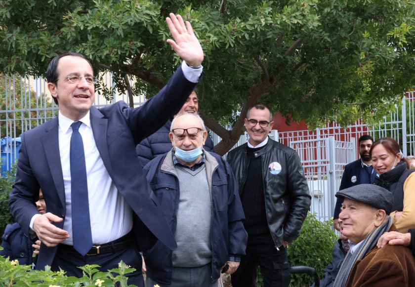 независимият кандидат никос христодулидис печели първия тур президентските избори кипър
