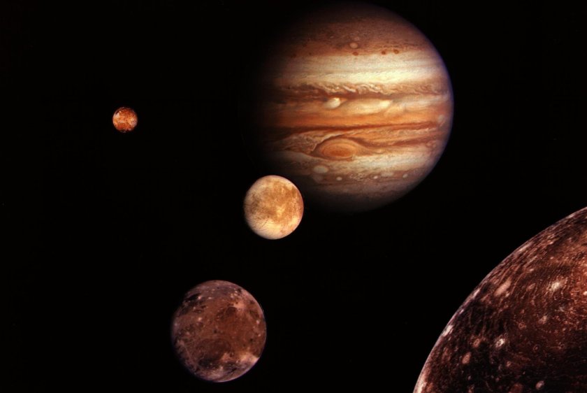 астрономи откриха луни около юпитер