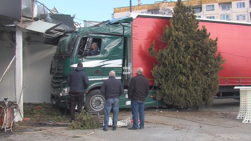 Тежък пътен инцидент в Пазарджик като по чудо се размина