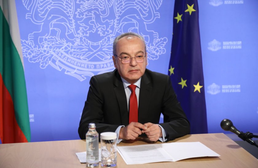 С писмо до редица институции и медии министър-председателят Гълъб Донев