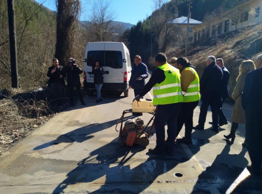 Пътят Лъки - Смолян е изграден незаконно, показа проверка на регионалния министър