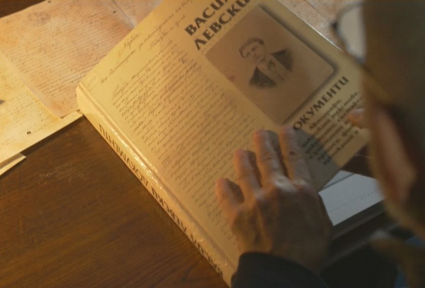 "В кадър: Заловени писма": Неизвестни документи за Левски показва нов филм за Апостола тази неделя по БНТ1