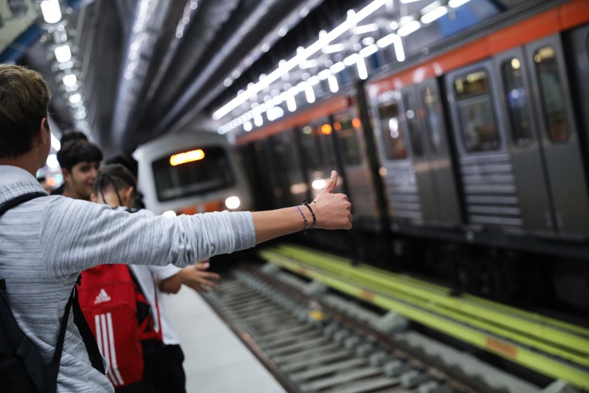 Скоро във всички метростанции в Атина ще има безплатен достъп