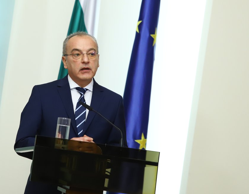 Докато съм министър-председател, ще настоявам за еврото да се говори