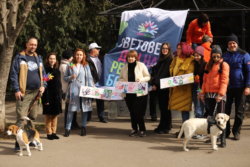 граждани включиха поход знак солидарност хората редки заболявания