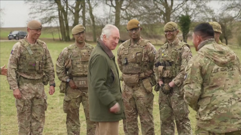 Чарлз Трети посети украински военни, обучаващи се във Великобритания