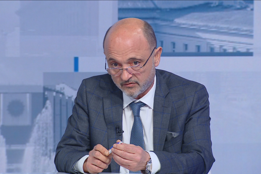 Здравният министър: Надявам се до юни-юли да имаме хеликоптери за спешна помощ