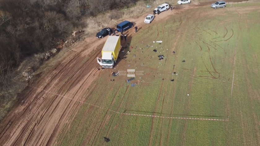 осем задържаните случая камиона ковчег локорско снимки мястото трагедията