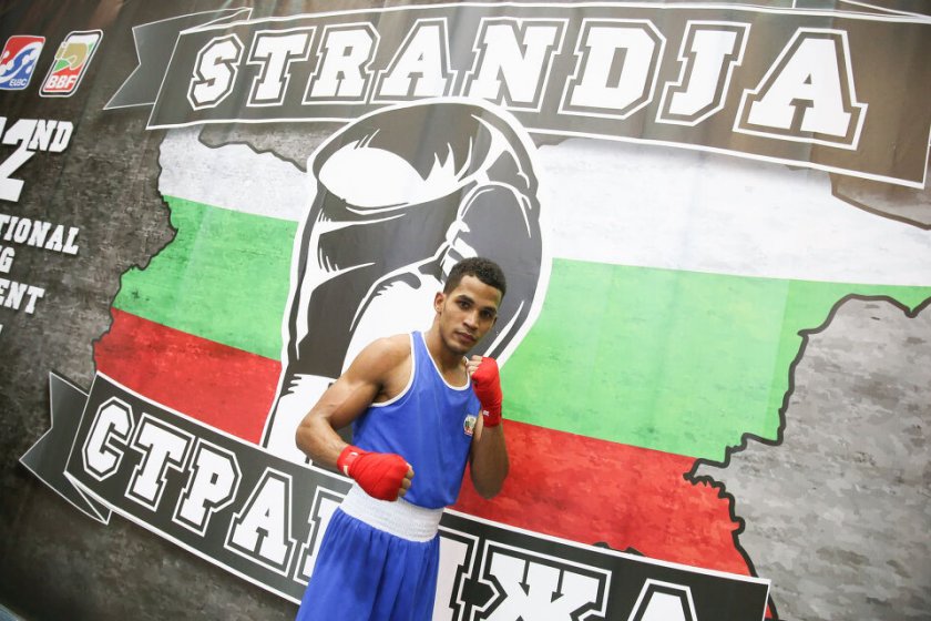 Хавиер Ибанес спечели първия си мач в категория до 57