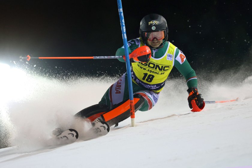 Българският алпиец Алберт Попов завърши на 10-то място в слалома за Световната купа в италианския зимен център Мадона ди Кампильо.