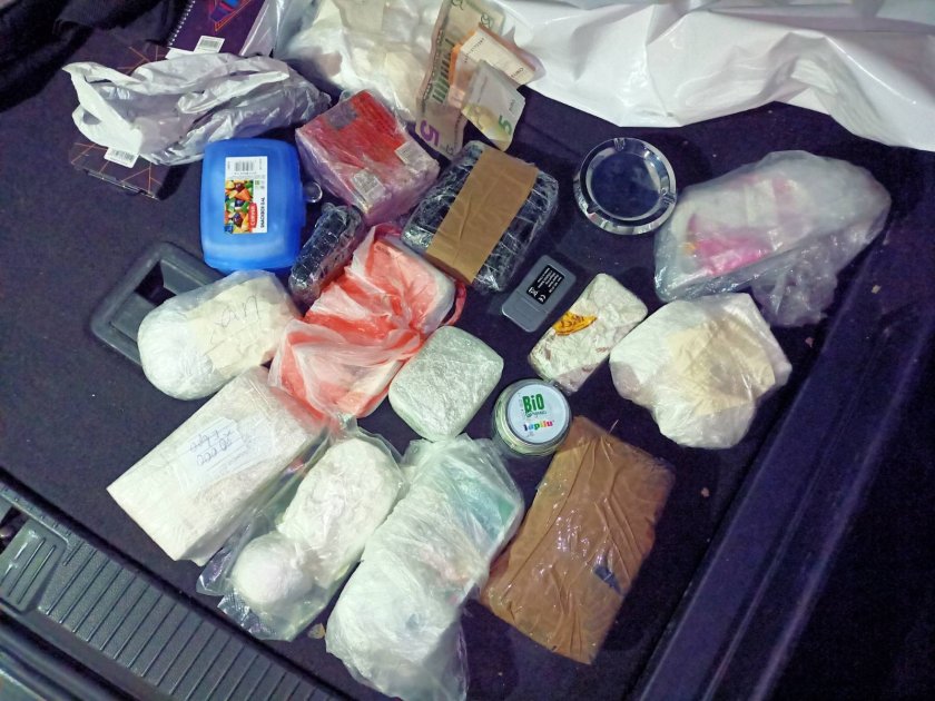 полицията варна задържа наркодилър големи количества дрога пари