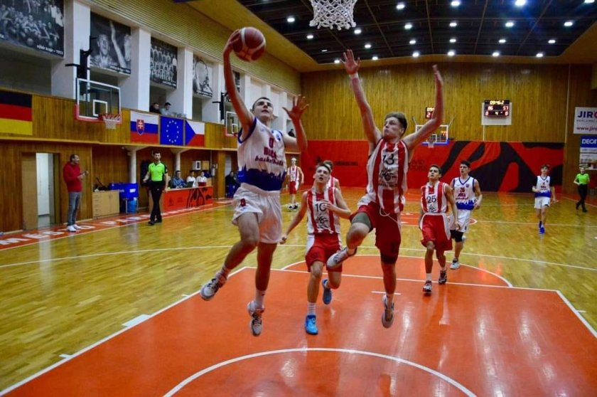 буба баскетбол стартира победа европейската младежка лига чехия тунджа нова загуба