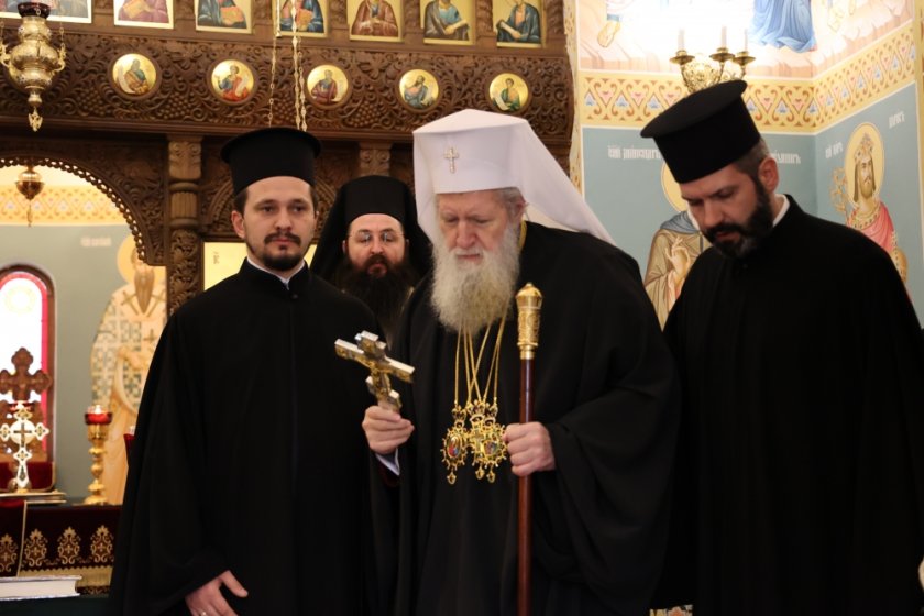 молебен повод десетата годишнина интронизацията патриарх неофит