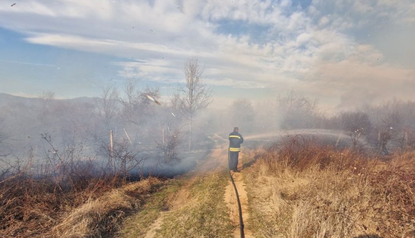 потушени пожарите горяха няколко хисарски села