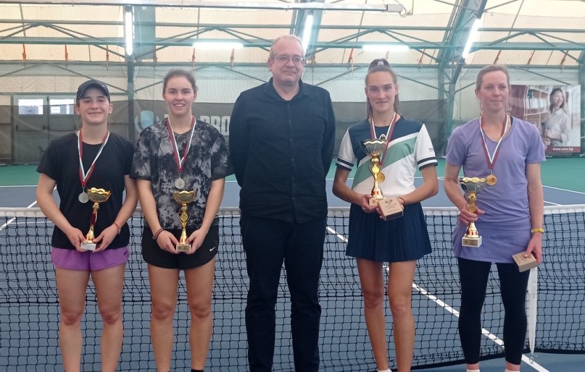 Глушкова спечели и титлата на двойки на Държавното първенство по тенис