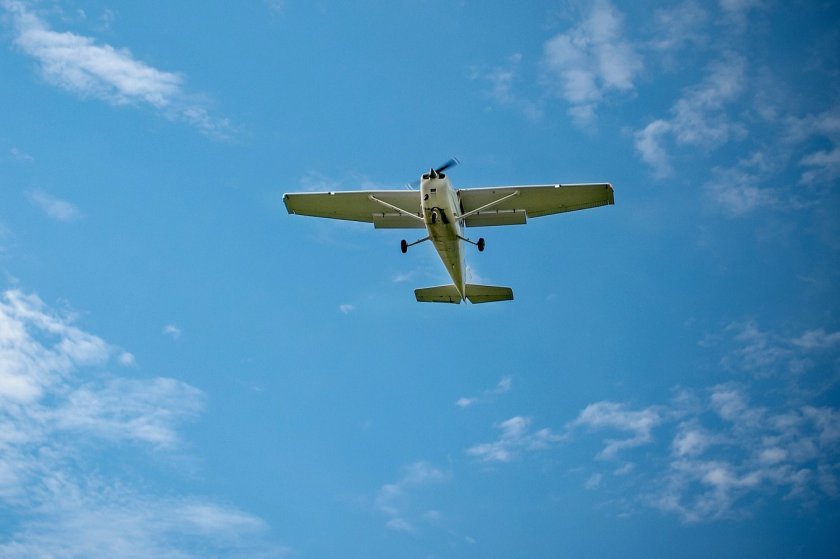 Акробатичен самолет, излетял от летище Лесново, е паднал в местността