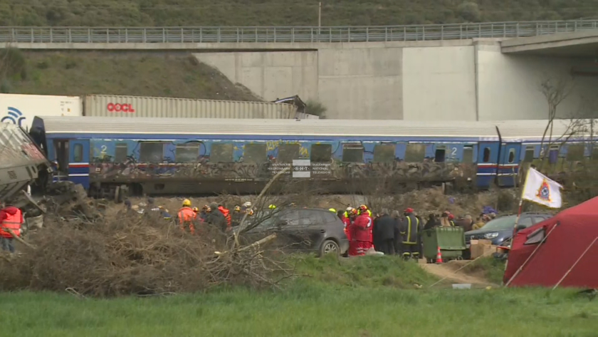 Предполага се, че човешка грешка е причината за тежката влакова катастрофа в Гърция