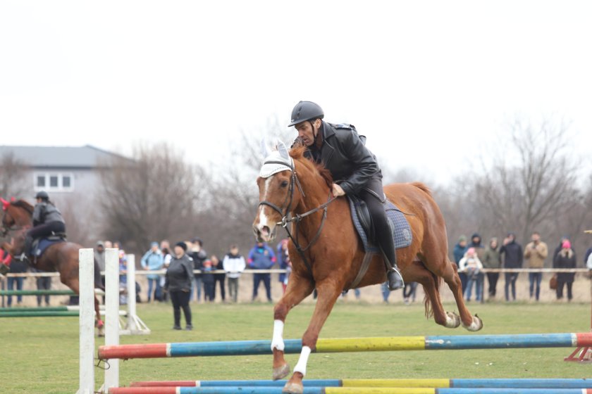 На стадиона в столичния квартал Бенковски се провеждат демонстрации на
