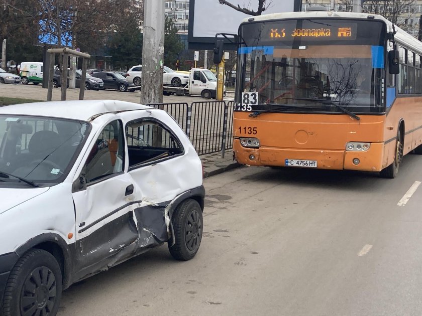катастрофа автобус градския транспорт кола софия