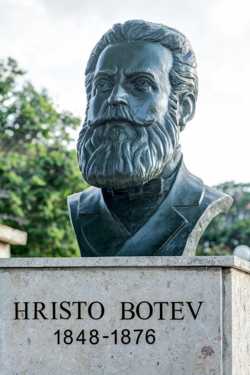 Бюст-паметник на Христо Ботев беше открит в столицата на Куба