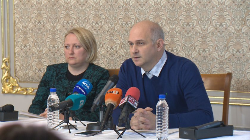 Директорът на Народния театър Иван Вазов Васил Василев дава пресконференция